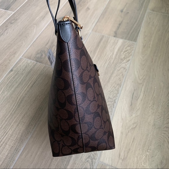 Coach Gallery Tote In Signature Canvas - Picture 5 of 6